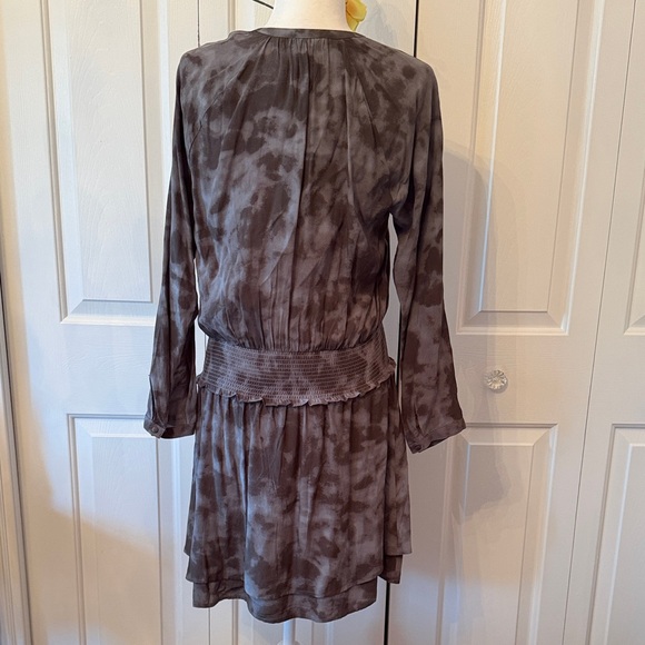Women's Gray Tie-Dye Long Sleeve Dress - Picture 3 of 12